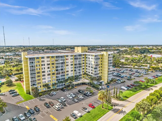 $225,000 | 4400 Hillcrest Drive, Unit 617B, Hollywood, FL 33021