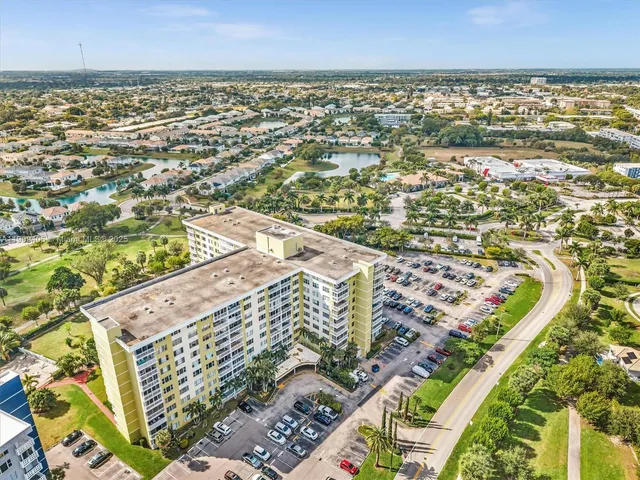 $225,000 | 4400 Hillcrest Drive, Unit 617B, Hollywood, FL 33021