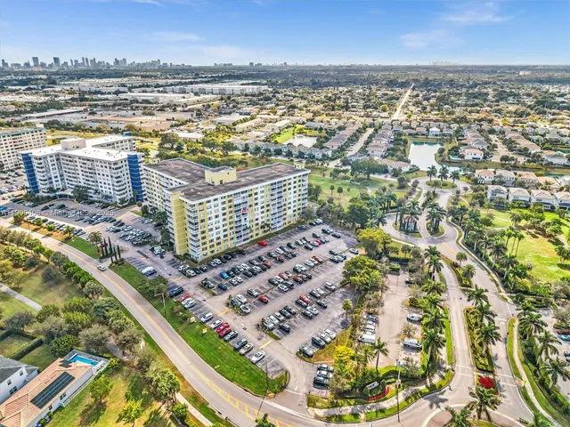 $225,000 | 4400 Hillcrest Drive, Unit 617B, Hollywood, FL 33021