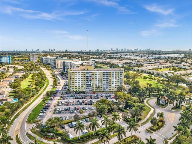 $225,000 | 4400 Hillcrest Drive, Unit 617B, Hollywood, FL 33021