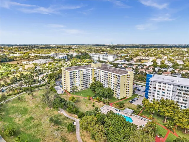 $225,000 | 4400 Hillcrest Drive, Unit 617B, Hollywood, FL 33021