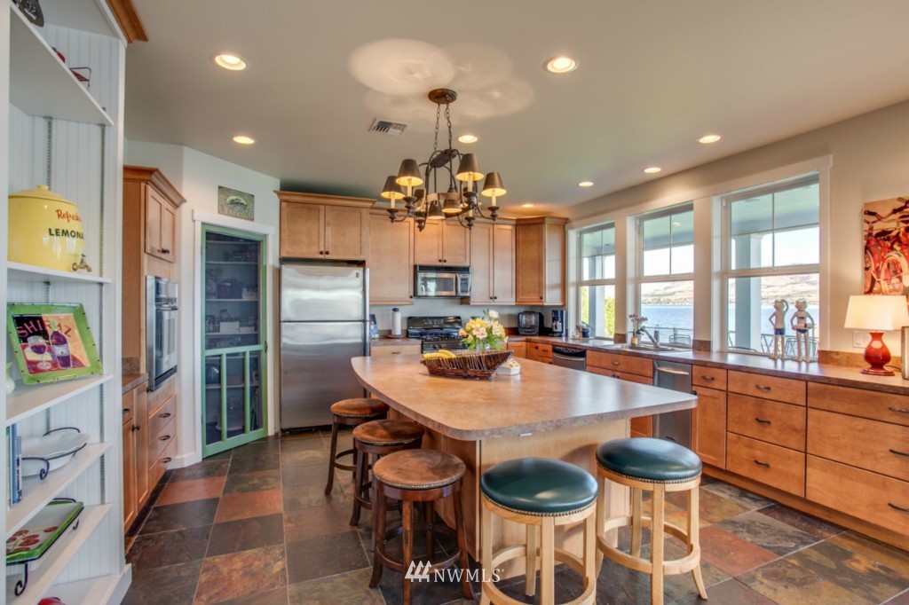 1190 South Lakeshore Road Chelan, WA 98816 - Photo 12 of 25 Gallery Image 12