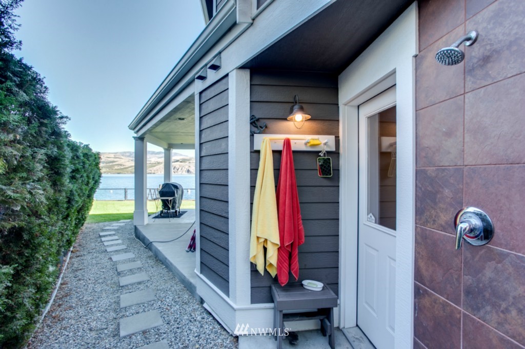 1190 South Lakeshore Road Chelan, WA 98816 - Photo 14 of 25 Gallery Image 14