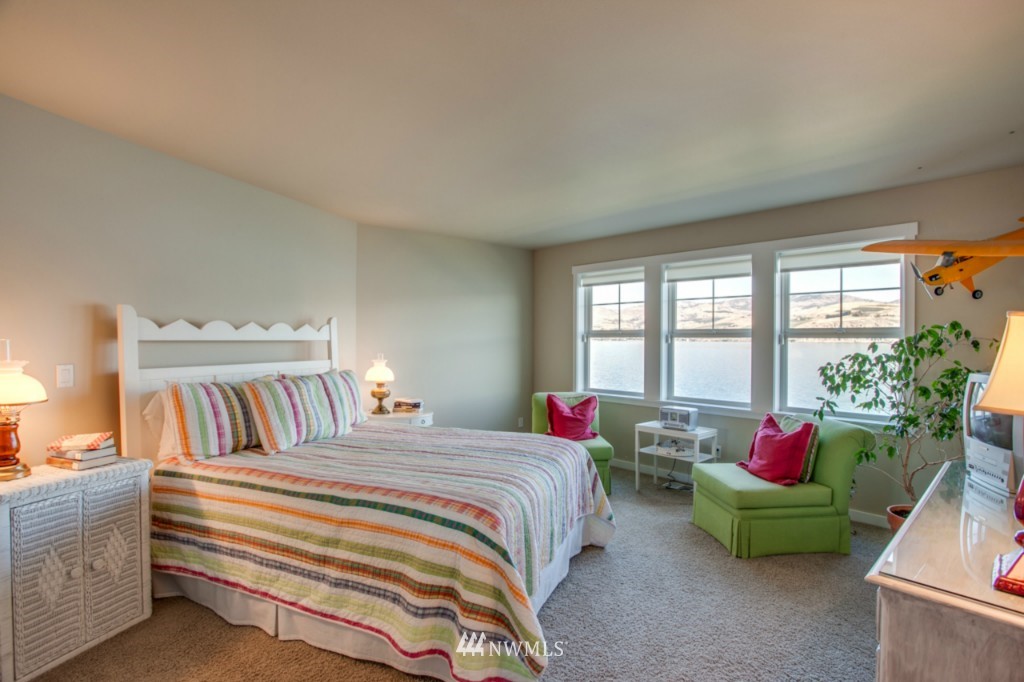 1190 South Lakeshore Road Chelan, WA 98816 - Photo 15 of 25 Gallery Image 15