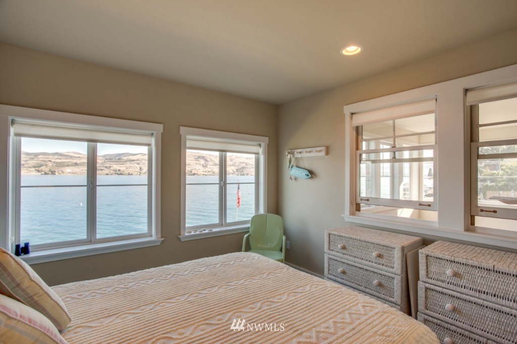1190 South Lakeshore Road Chelan, WA 98816 - Photo 16 of 25 Gallery Image 16