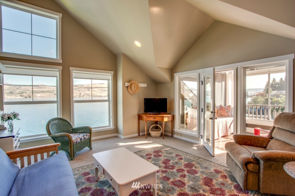 1190 South Lakeshore Road Chelan, WA 98816 - Photo 21 of 25 Gallery Image 21