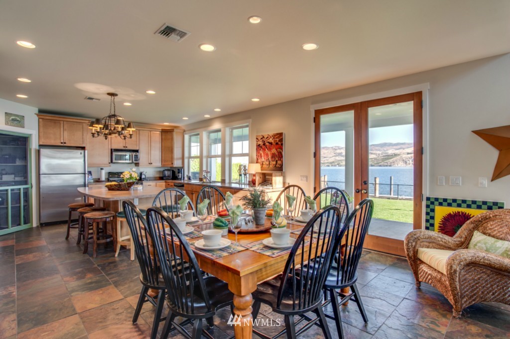 1190 South Lakeshore Road Chelan, WA 98816 - Photo 8 of 25 Gallery Image 8