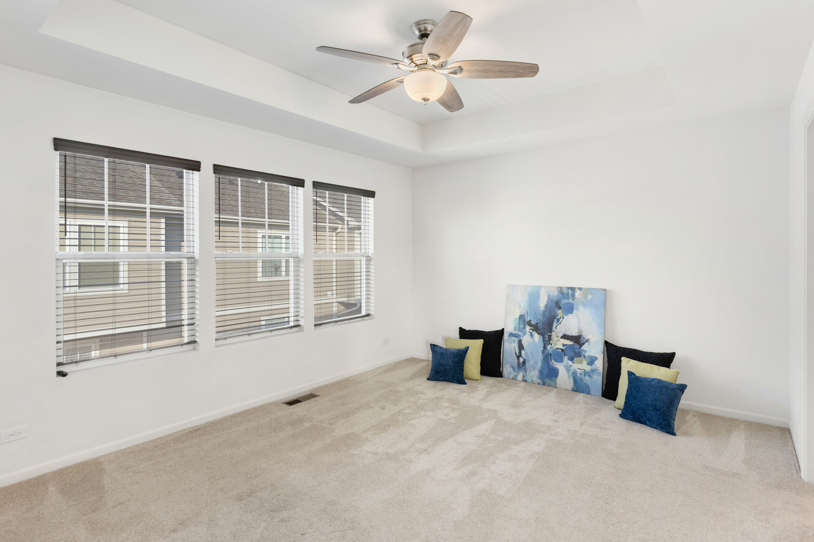 1108 Evergreen Avenue Des Plaines, IL 60016 - Photo 10 of 20 a view of livingroom with furniture
