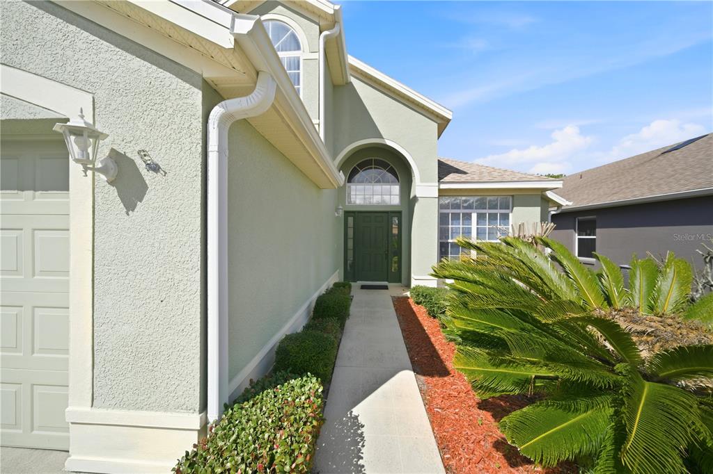 632 Blenheim Loop Winter Springs, FL 32708 - Photo 4 of 55 a front view of a house with a garden