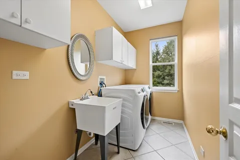 $699,000 | 8 Orchid Court, Streamwood, IL 60107