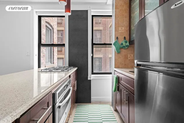 $575,000 | 116 West 72nd Street, Unit 10D | Upper West Side