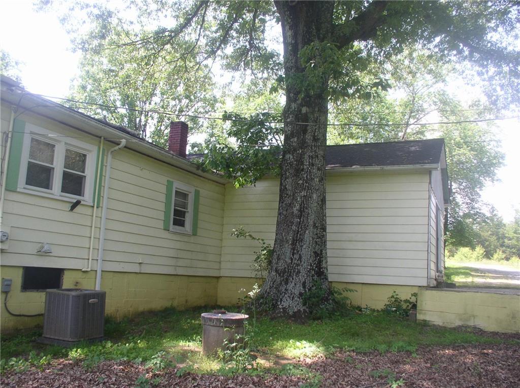 4670 Rifle Range Road Conover, NC 28613 - Photo 4 of 23 Gallery Image 4