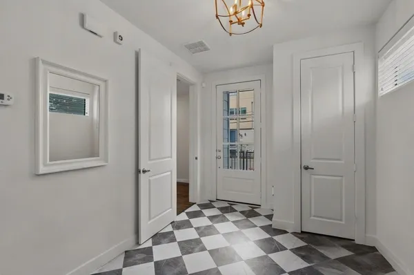 $2,950 | 1514 Beall Street, Houston, TX 77008