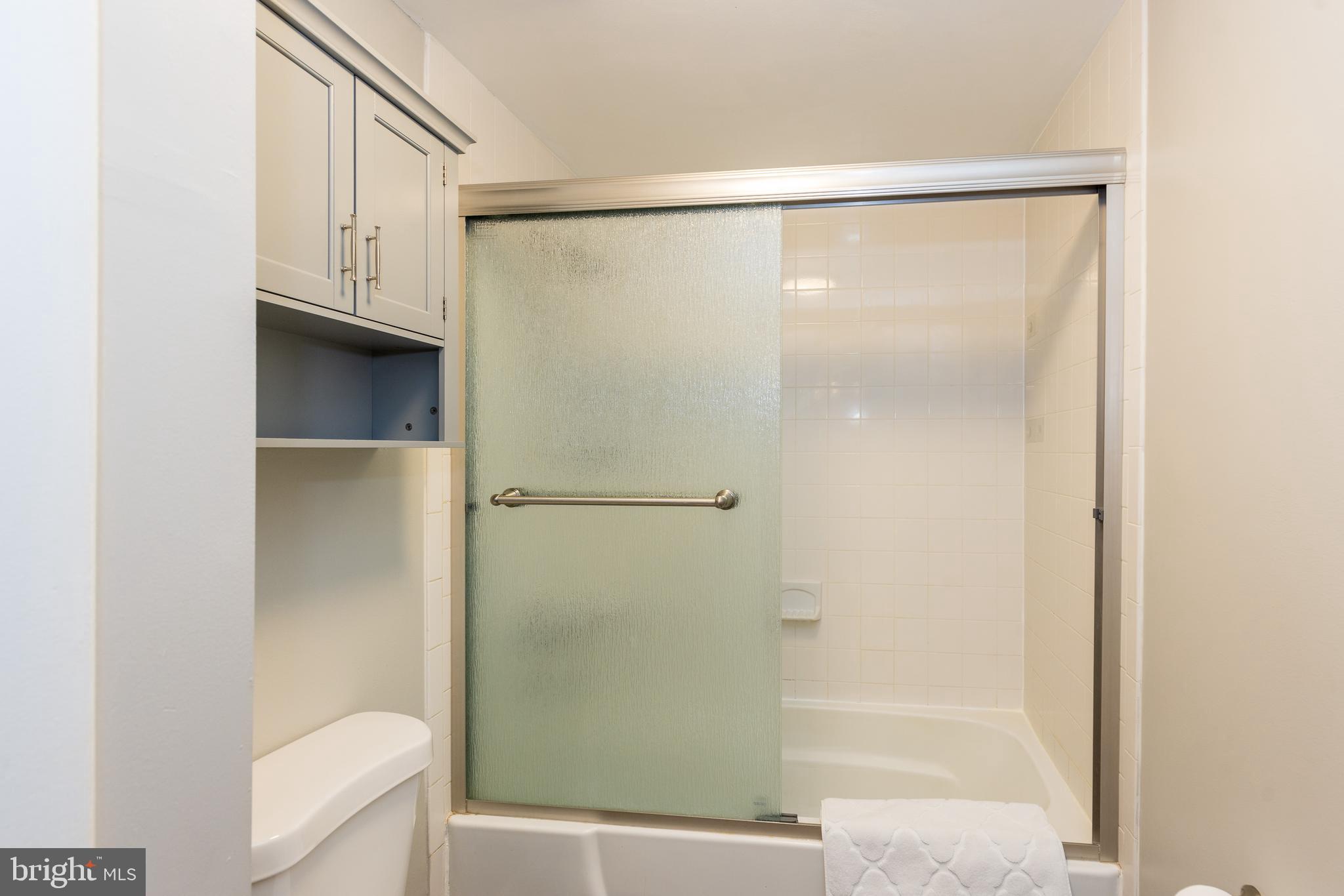 5437 Fallriver Row Court Columbia, MD 21044 - Photo 26 of 43 Upstairs Bathroom