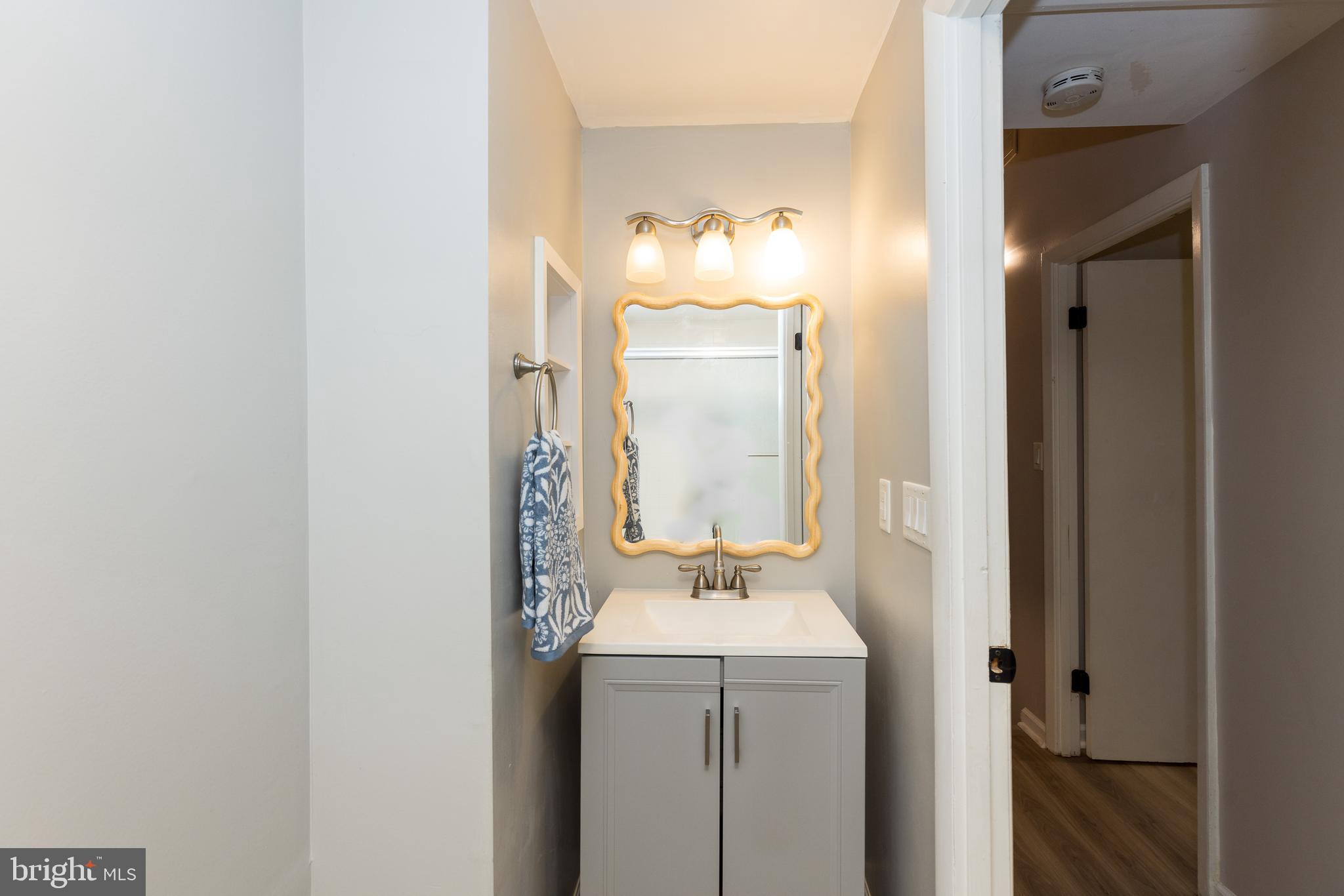 5437 Fallriver Row Court Columbia, MD 21044 - Photo 27 of 43 Upstairs bathroom