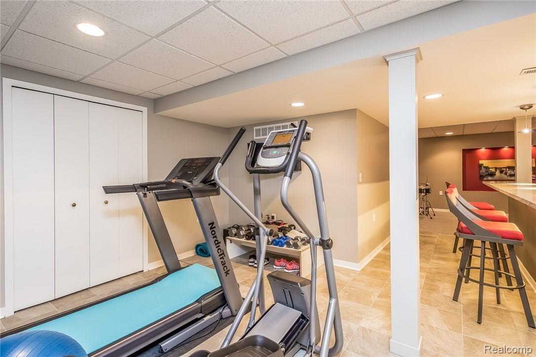 3830 Beechcrest Road Rochester, MI 48309 - Photo 45 of 53 049-2770672-medium.jpg
