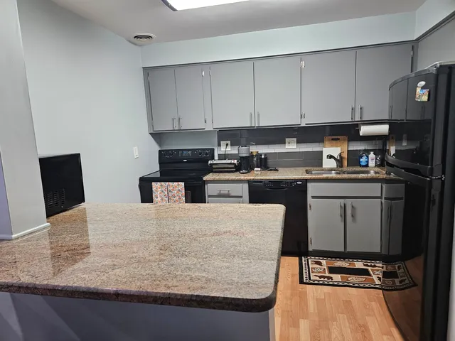 $205,000 | 603 Falcon Drive, Unit 104A, Arlington Heights, IL 60005