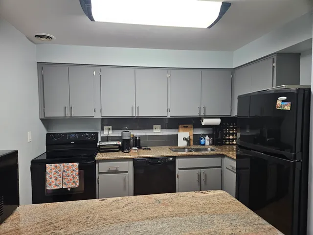 $205,000 | 603 Falcon Drive, Unit 104A, Arlington Heights, IL 60005