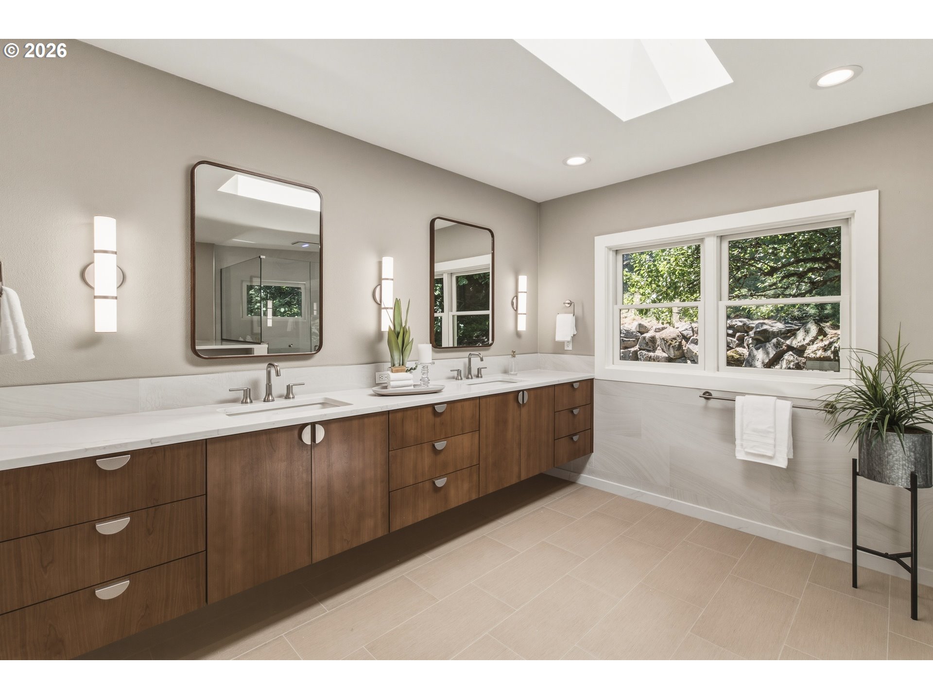 8 Garibaldi Street Lake Oswego, OR 97035 - Photo 26 of 47 Owner's Suite Bathroom