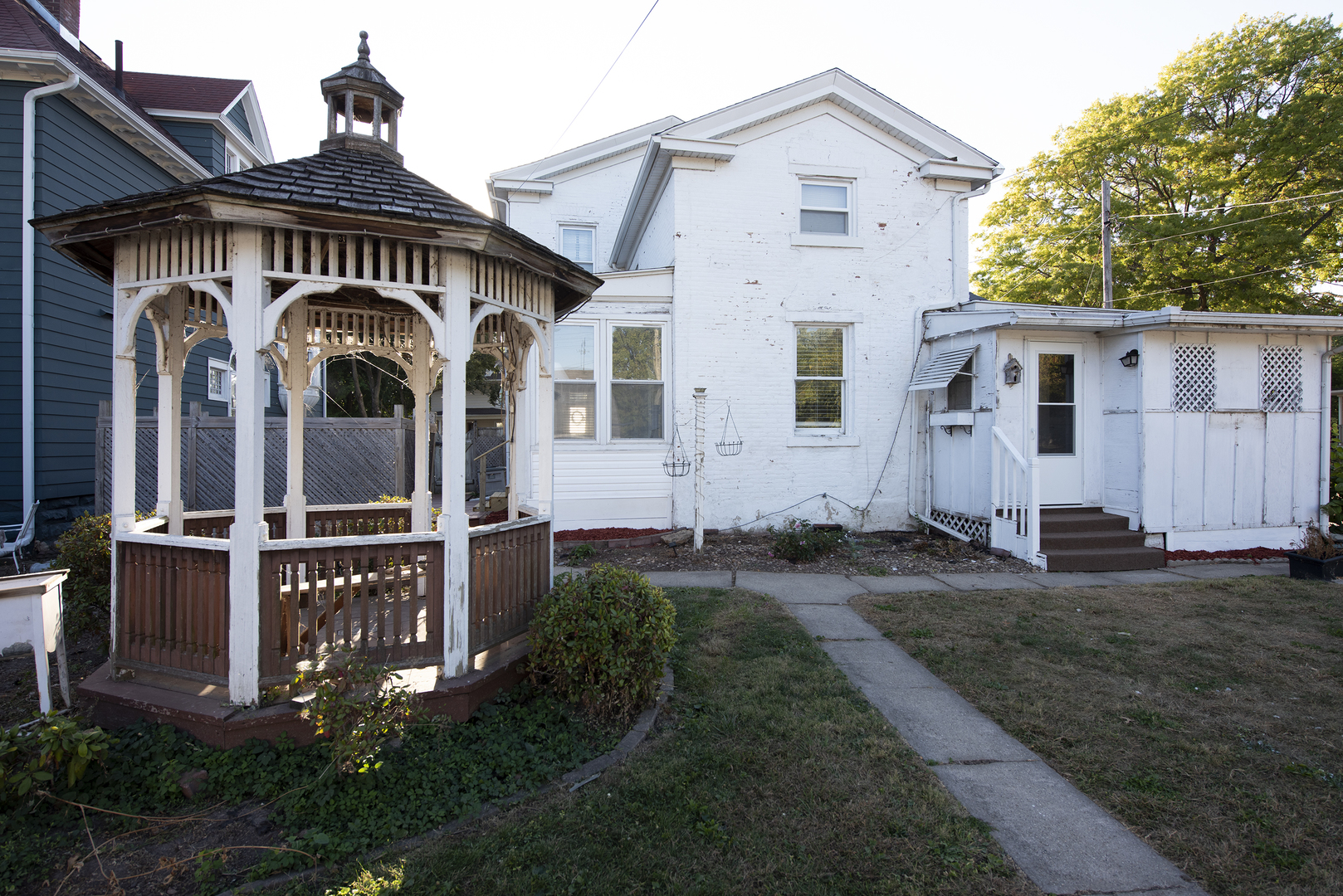 716 Locust Street Sterling, IL 61081 - Photo 4 of 27 a front view of a house with garden