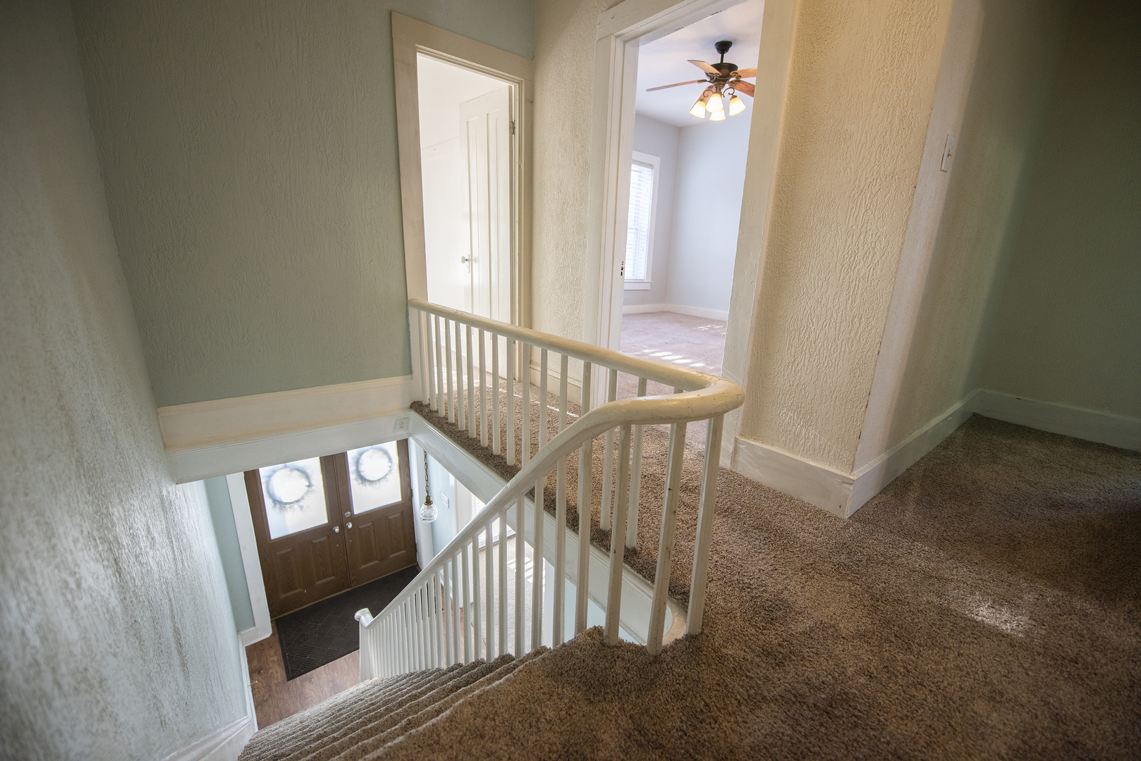 716 Locust Street Sterling, IL 61081 - Photo 7 of 27 a view of entryway