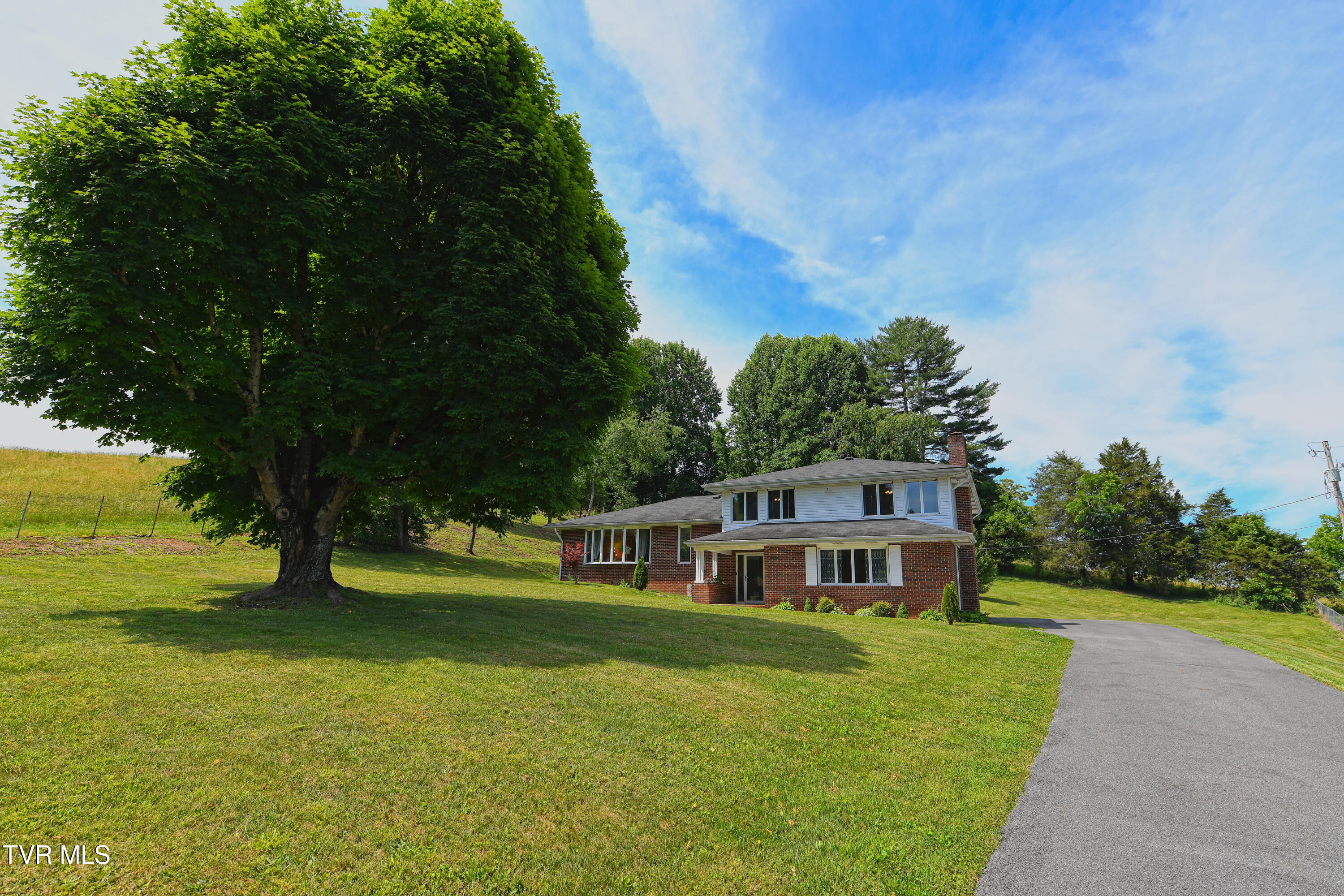 148 Unaka Subdivision Road Elizabethton, TN 37643 - Photo 46 of 53 Outside DSC_3286Edit Smaller Size