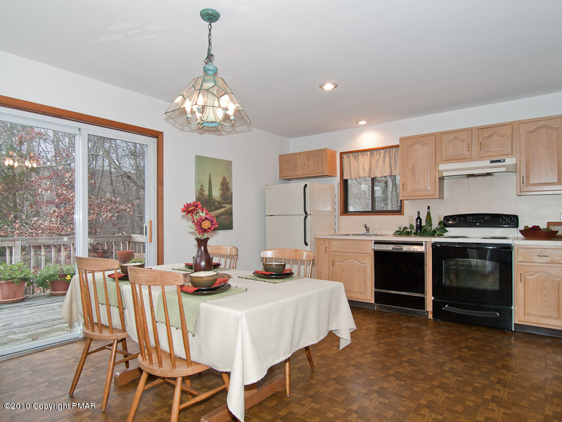 349 Minks Pond Road Bushkill, PA 18324 - Photo 5 of 13 Kitchen