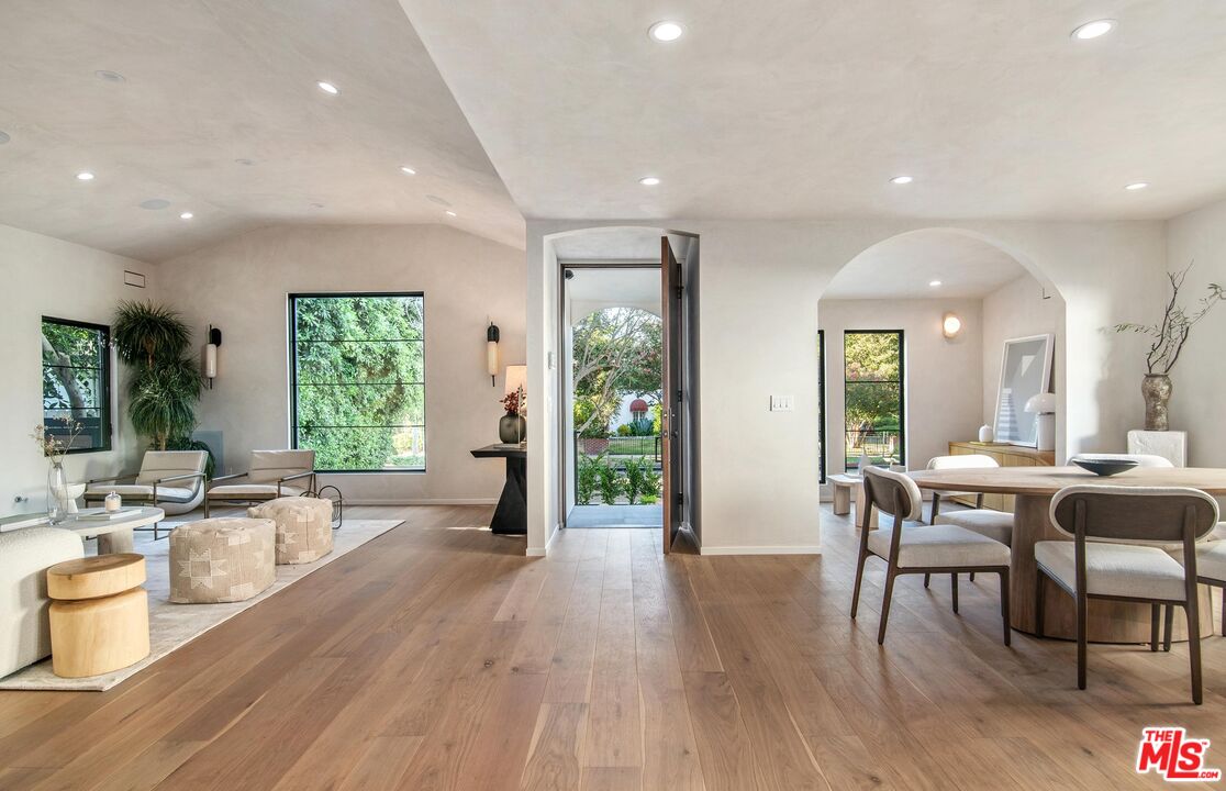 12106 Maxwellton Road Studio City, CA 91604 - Photo 2 of 38