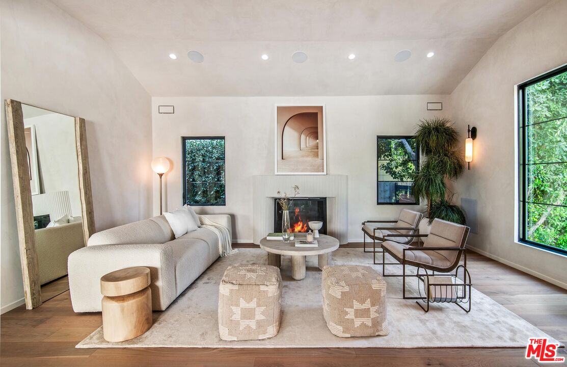 12106 Maxwellton Road Studio City, CA 91604 - Photo 3 of 38