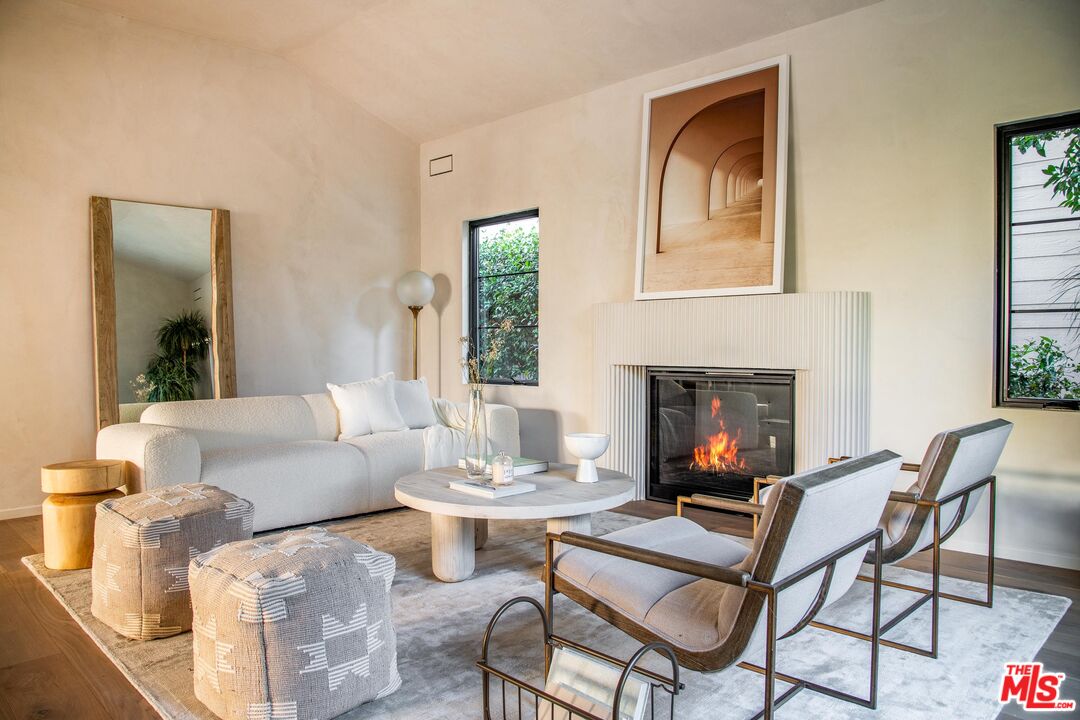 12106 Maxwellton Road Studio City, CA 91604 - Photo 4 of 38