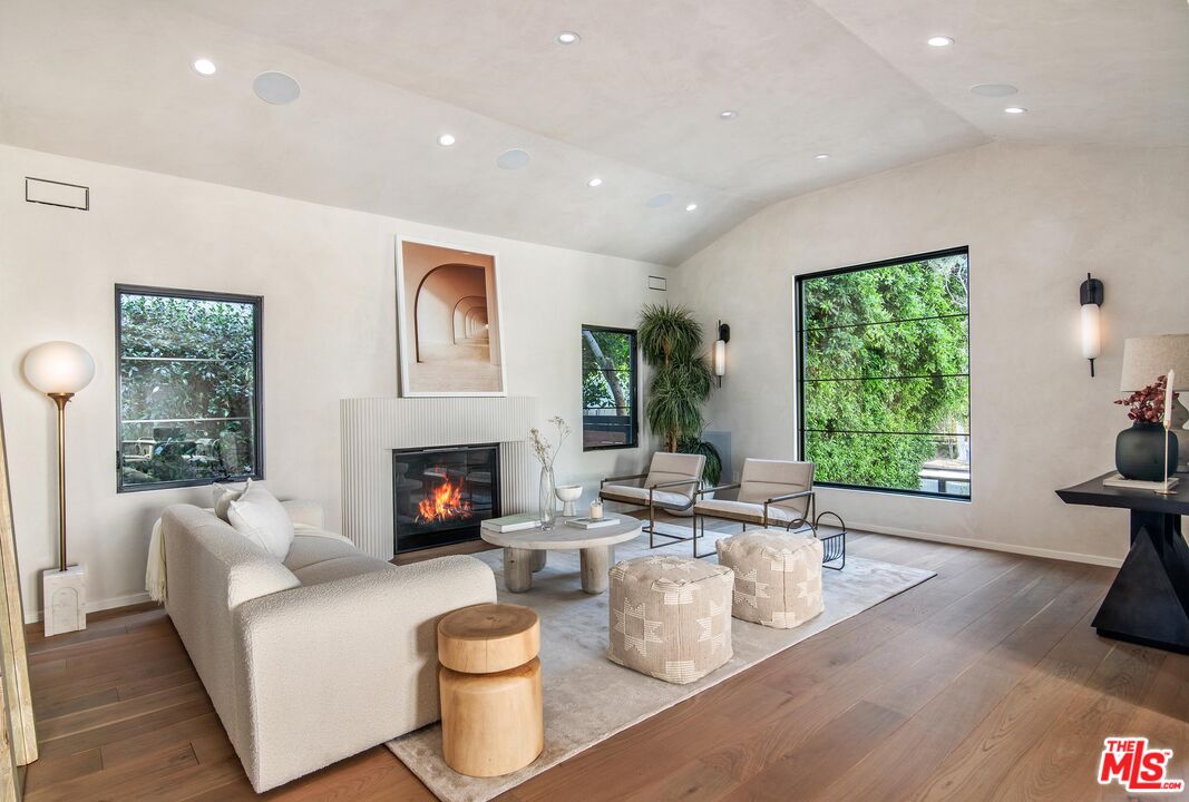 12106 Maxwellton Road Studio City, CA 91604 - Photo 5 of 38