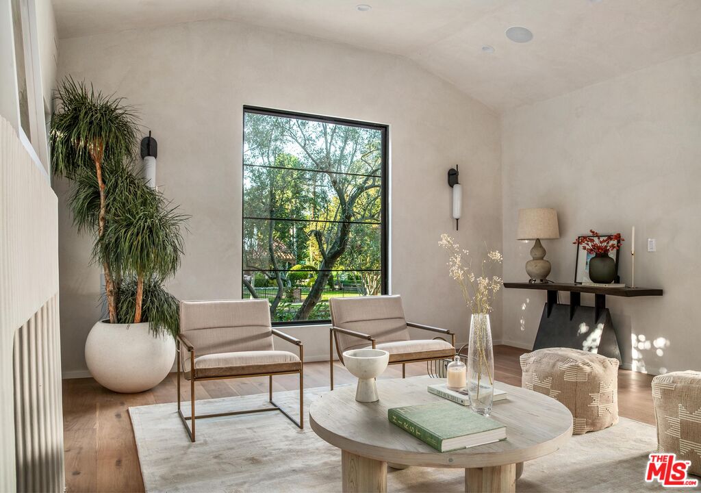 12106 Maxwellton Road Studio City, CA 91604 - Photo 6 of 38