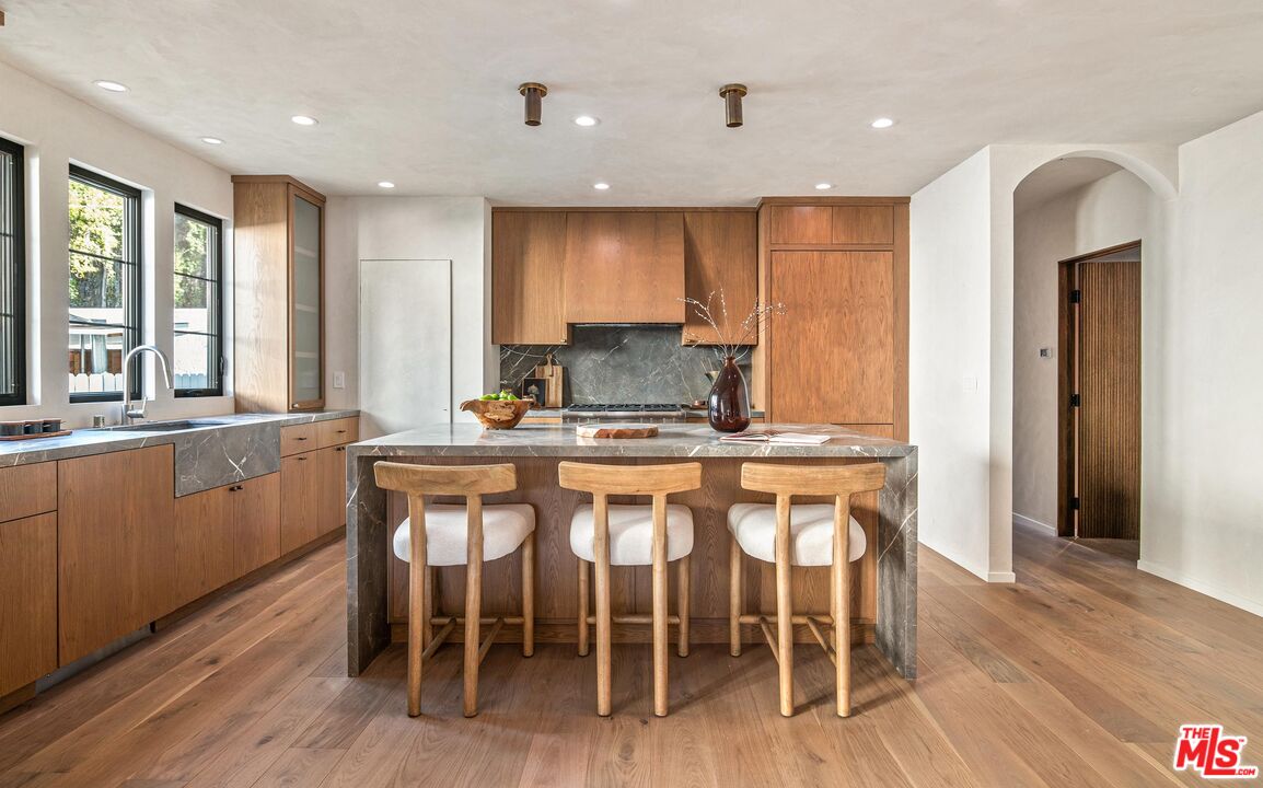 12106 Maxwellton Road Studio City, CA 91604 - Photo 9 of 38