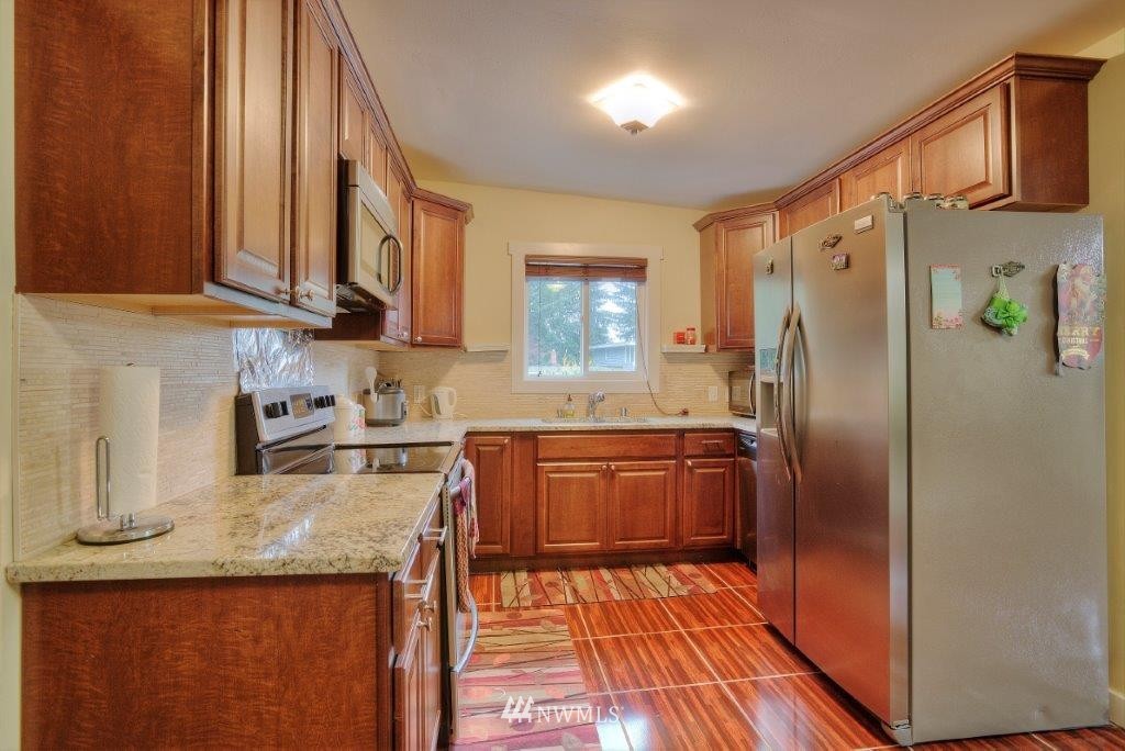 19403 Southeast 168th Street Renton, WA 98058 - Photo 3 of 17