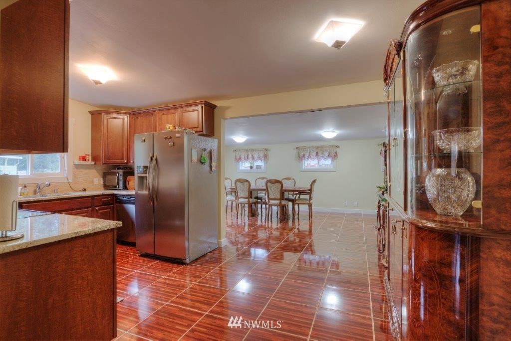 19403 Southeast 168th Street Renton, WA 98058 - Photo 4 of 17