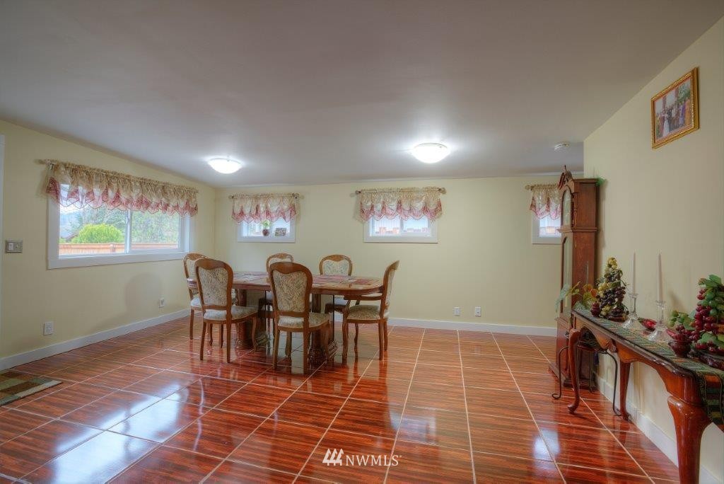 19403 Southeast 168th Street Renton, WA 98058 - Photo 5 of 17