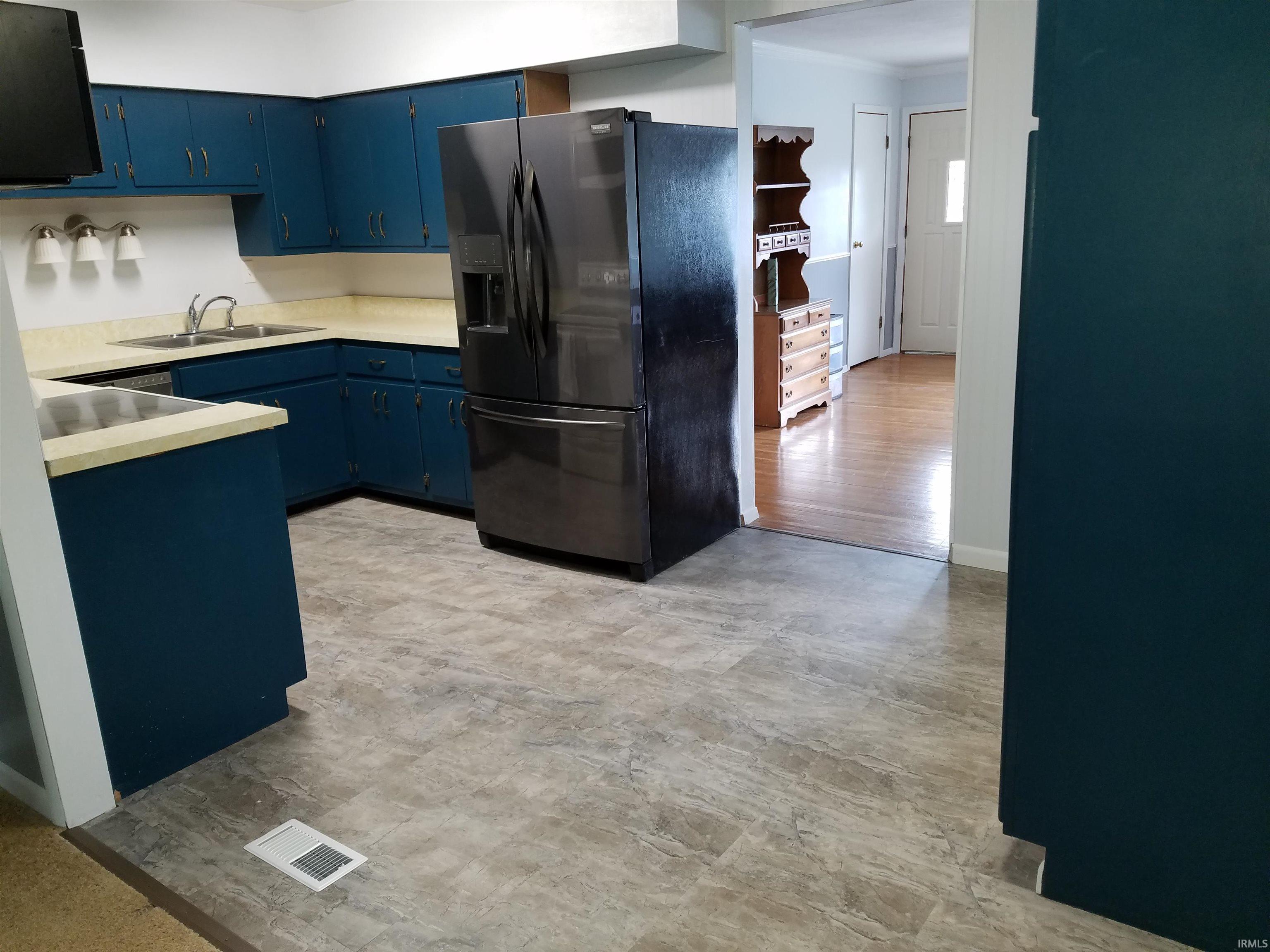 701 South Ripley Street Brookston, IN 47923 - Photo 6 of 15