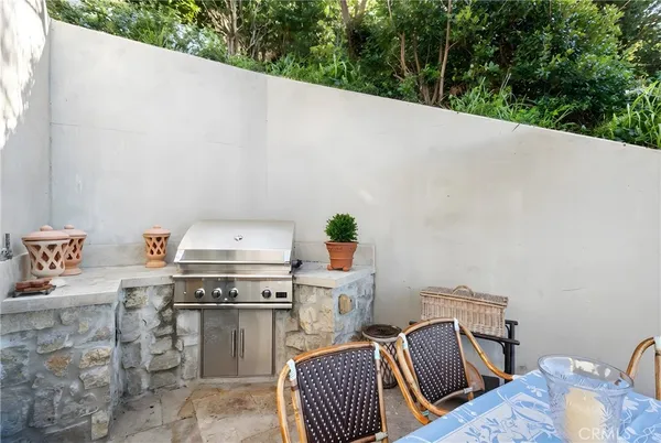$4,995,000 | 2100 Crestview Drive, Laguna Beach, CA 92651