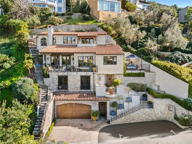 $5,495,000 | 2100 Crestview Drive, Laguna Beach, CA 92651