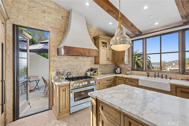 $5,495,000 | 2100 Crestview Drive, Laguna Beach, CA 92651