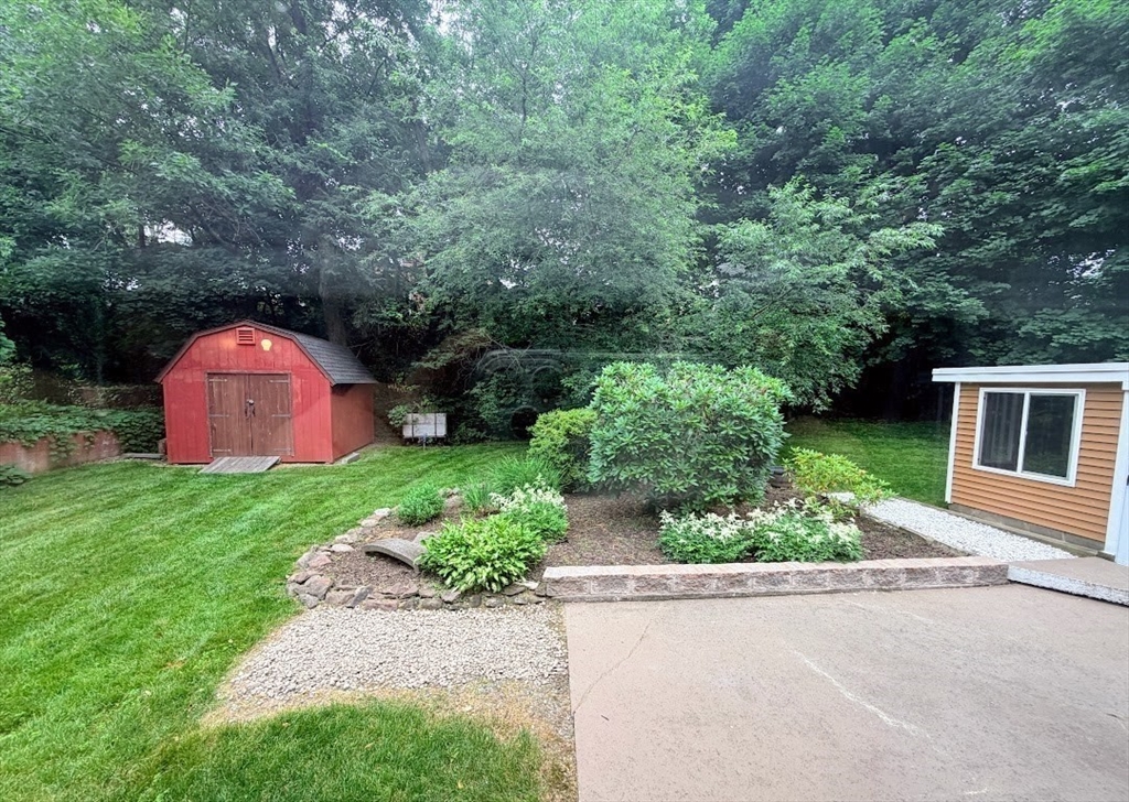 116 Derby Dingle Springfield, MA 01107 - Photo 11 of 31