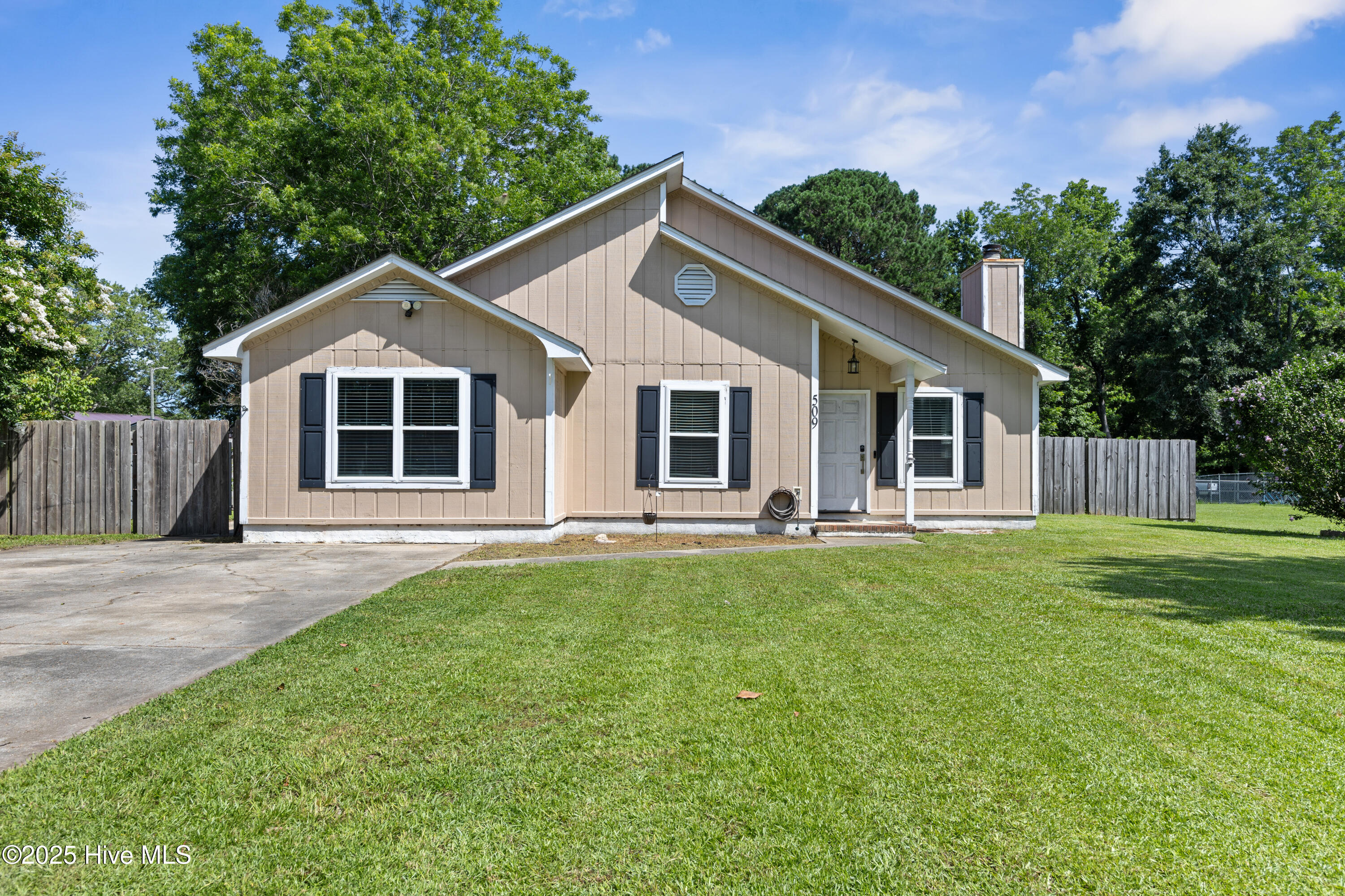 509 Fox Run Road Jacksonville, NC 28546 - Photo 1 of 33 01-18