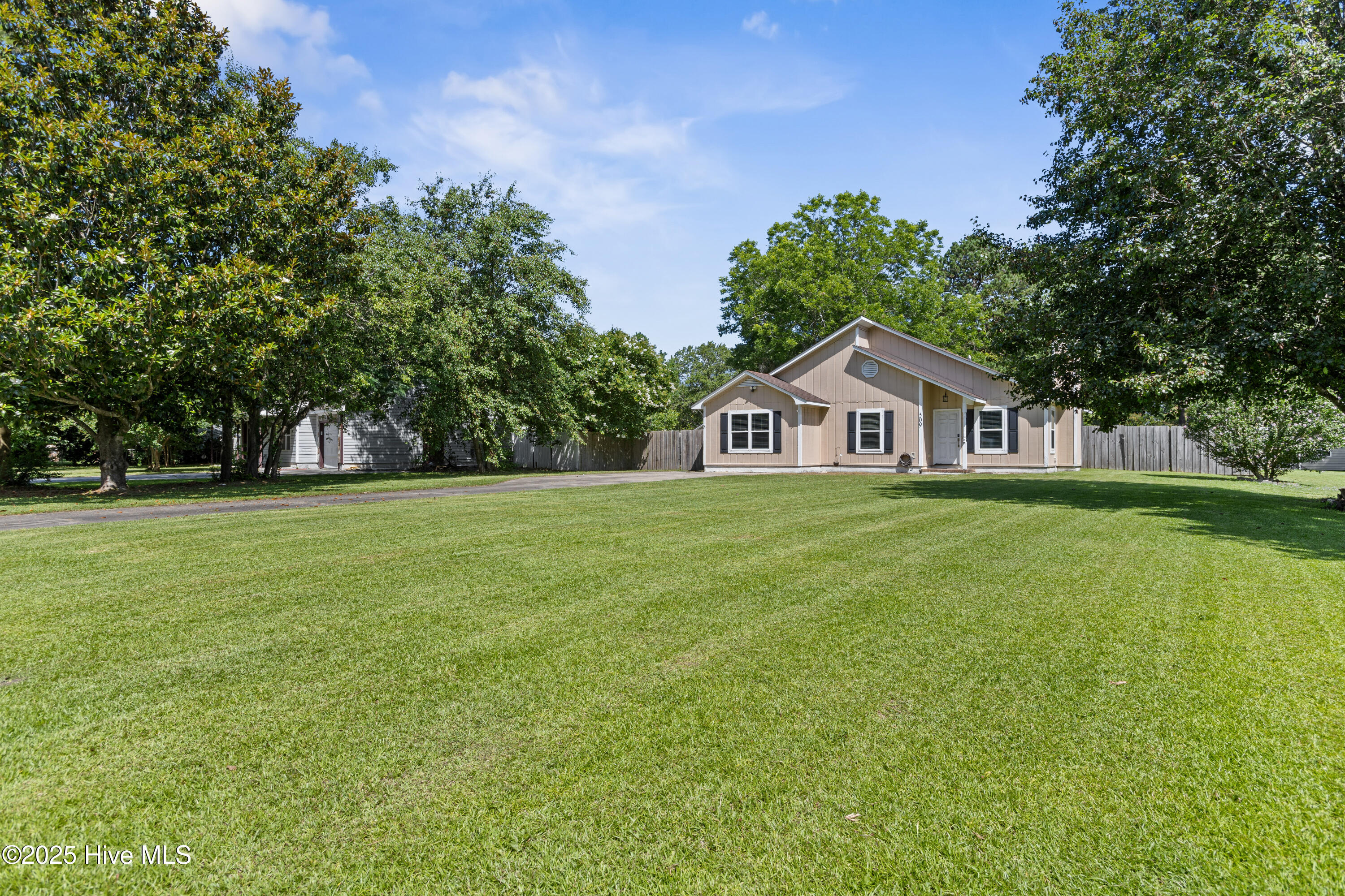 509 Fox Run Road Jacksonville, NC 28546 - Photo 2 of 33 02-17