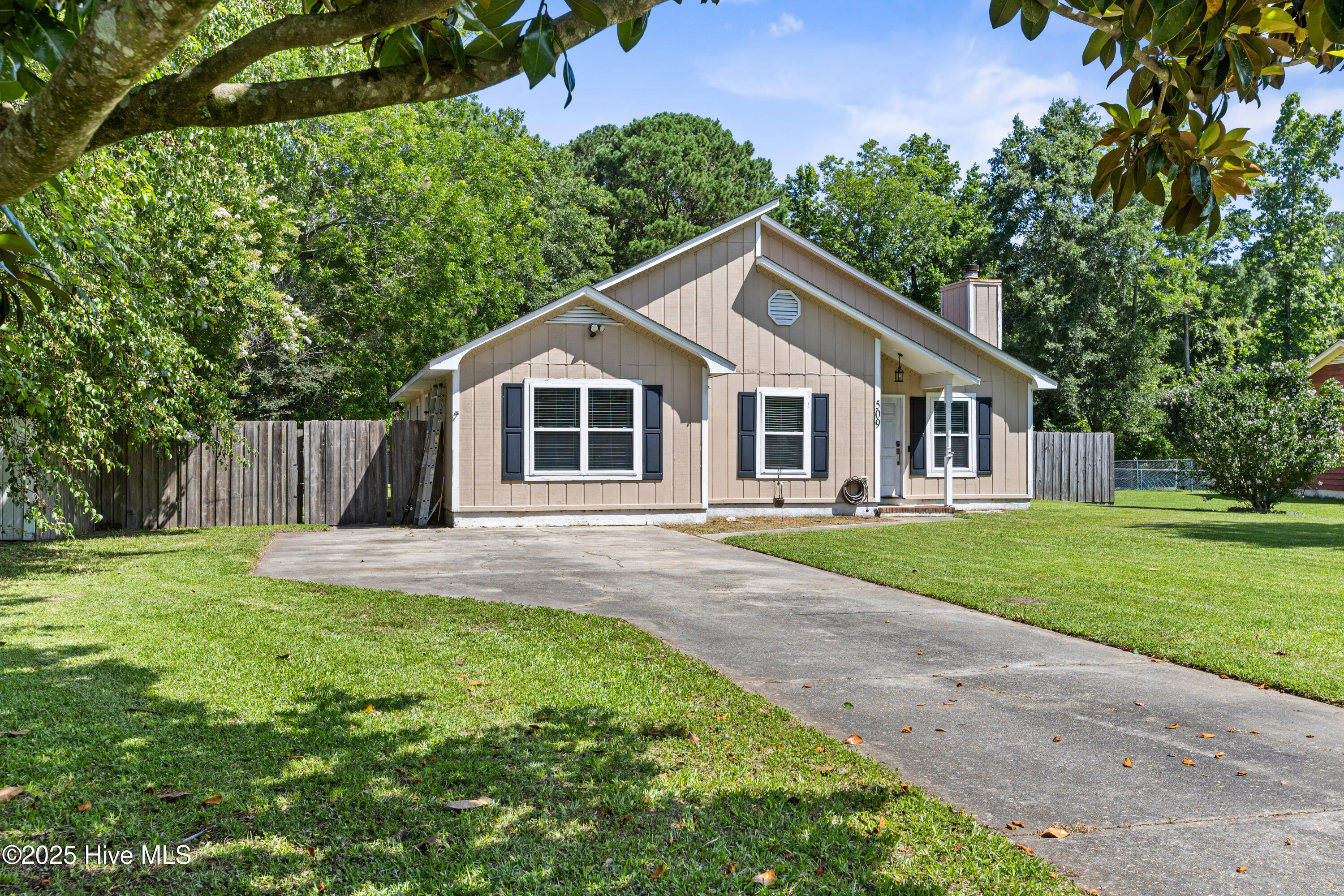 509 Fox Run Road Jacksonville, NC 28546 - Photo 3 of 33 03-18