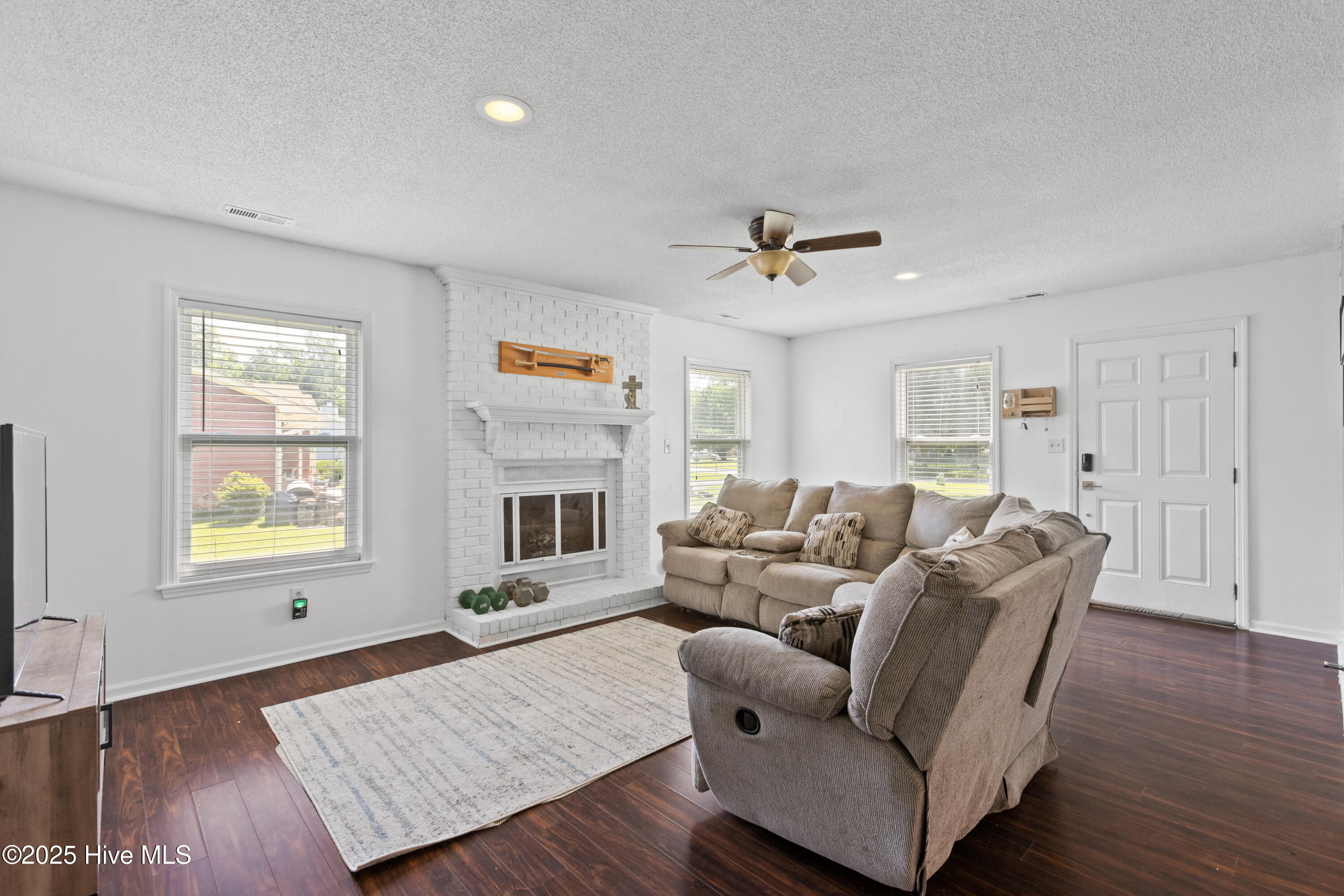 509 Fox Run Road Jacksonville, NC 28546 - Photo 5 of 33 05-19