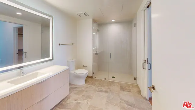 $3,397 | 3545 Wilshire Boulevard, Unit 212, Los Angeles, CA 90010