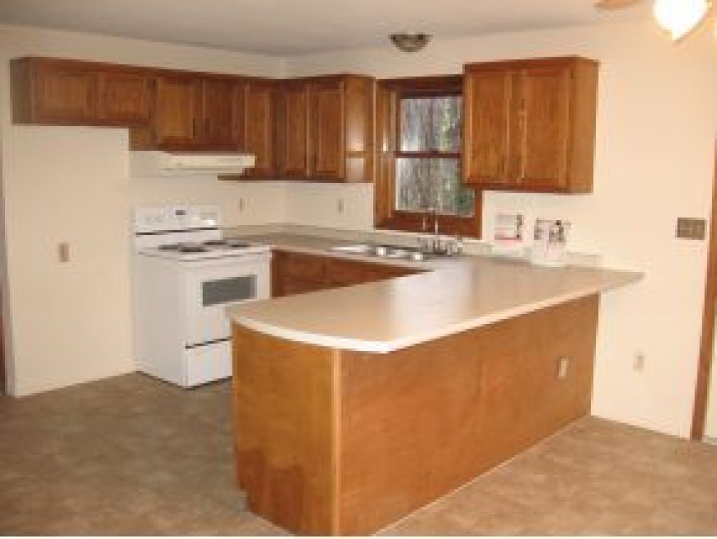 8 Al Street Derry, NH 03038 - Photo 2 of 17 Gallery Image 2
