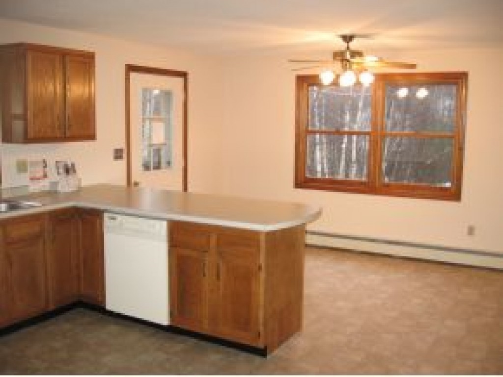 8 Al Street Derry, NH 03038 - Photo 3 of 17 Gallery Image 3