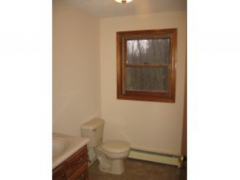 8 Al Street Derry, NH 03038 - Photo 7 of 17 Gallery Image 7