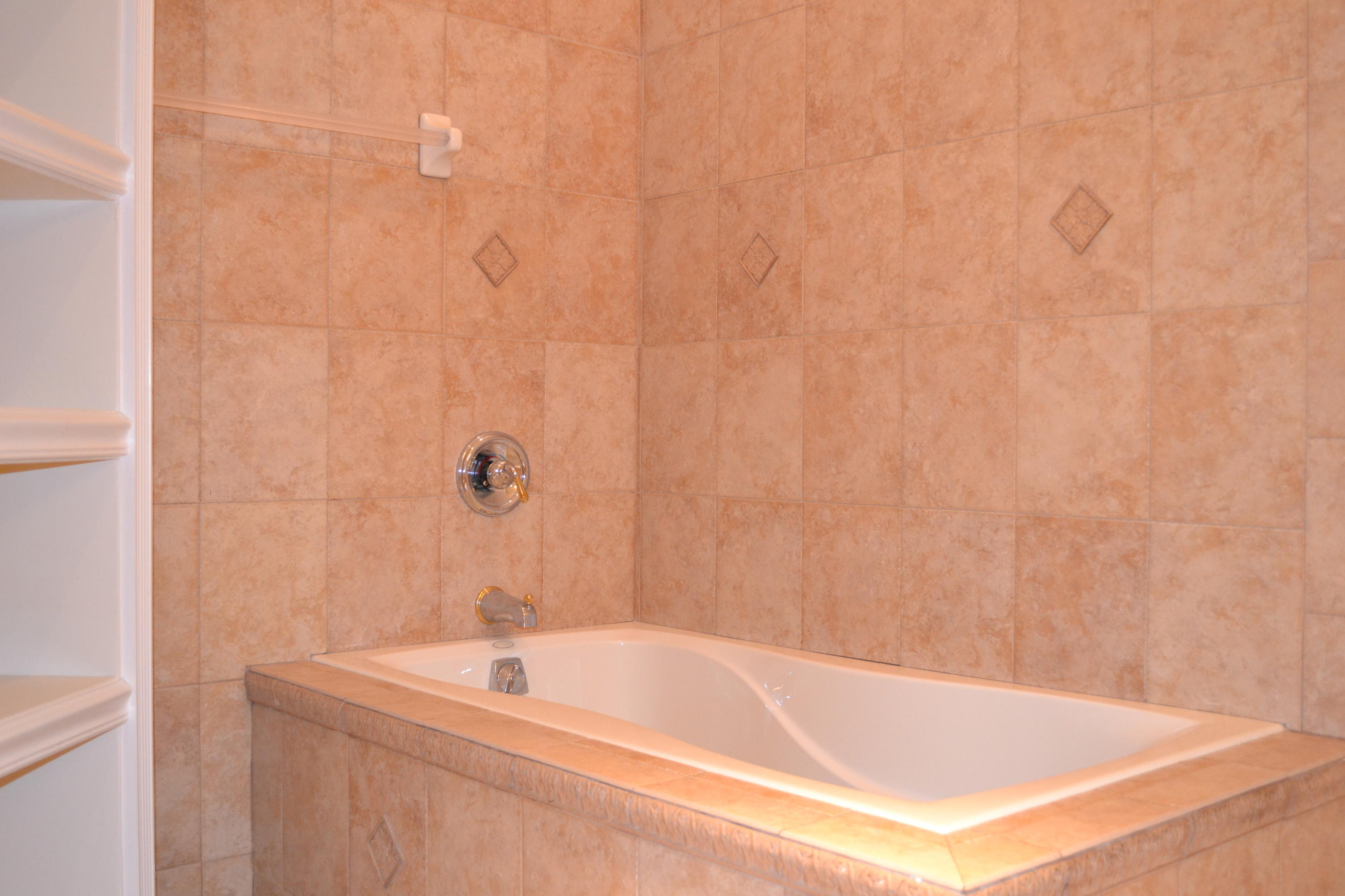 1495 Addison Avenue Boca Raton, FL 33486 - Photo 29 of 46 2nd Garden Tub